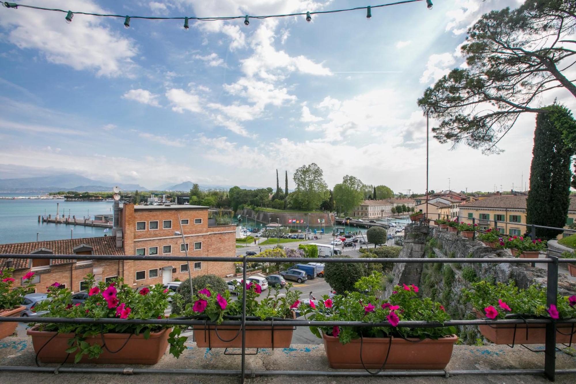Apartamento Casa Del Faro Peschiera del Garda Exterior foto